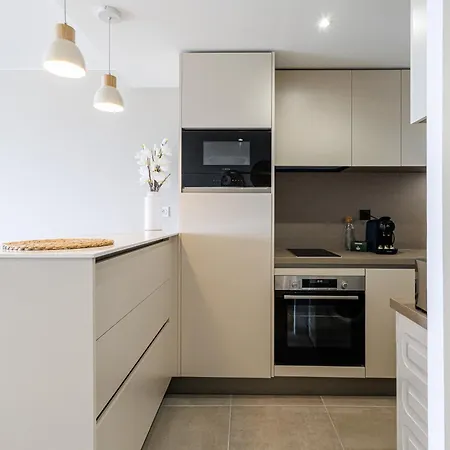 Apartman Espace 2000 - Beautiful 1bdr With Sea View - Swimming Pool - Ac - Parking