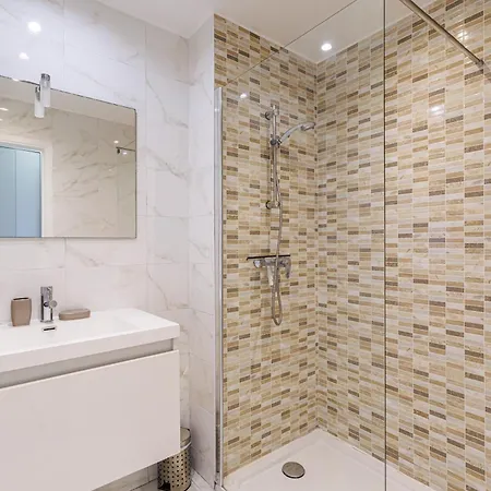 Ep2a2 - Beautiful 1bdr With Sea View - Swimming Pool - Ac - Parking מנטון